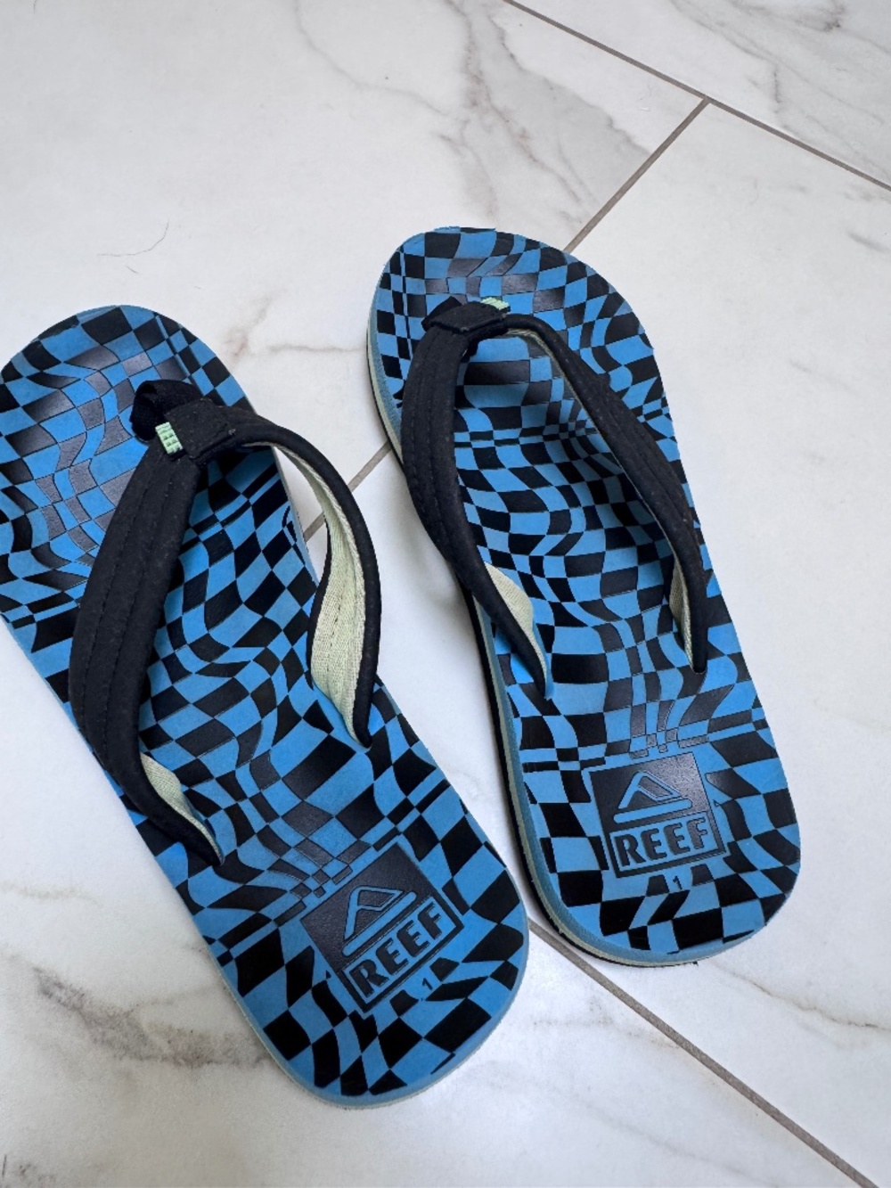 REEF Kids Flip Flops, Size 1 Youth